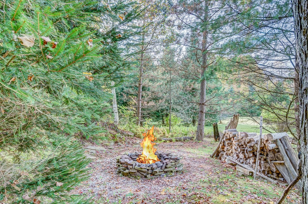 Airbnb Photography-Virtual fire in camp fire pit